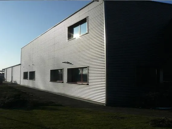 La façade nord de nos locaux.