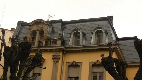 Rénovation de toiture d'une villa classée monument historique, en Ardoise naturelle.