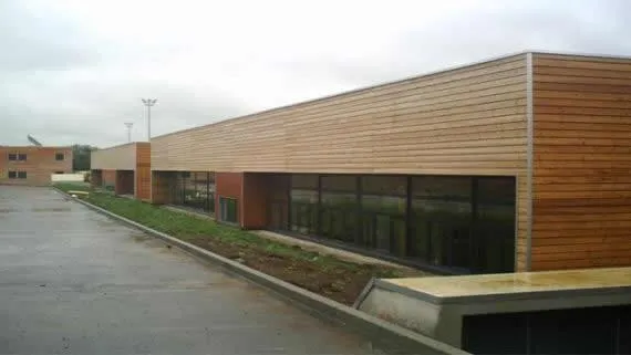 COLLEGE DU PIEMONT A HEILIGENSTEIN - Bardage en bois de Mélèze.