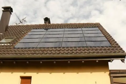 Installation de panneaux photovoltaïques sur une maison individuelle chez un particulier à Weitbruch.