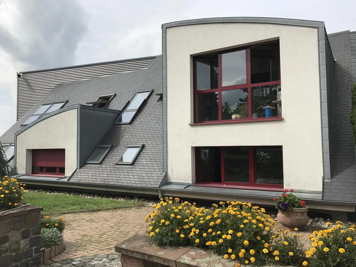 Maison avec toiture en ardoise réalisée par Wiedemann
