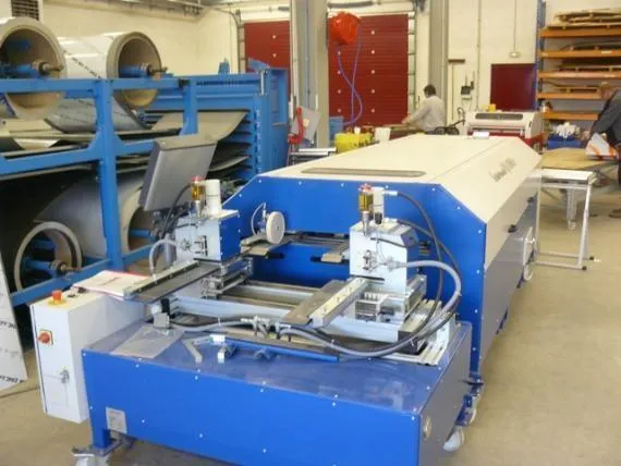 Quadro machine à profiler et à découper.