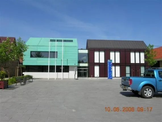 COLLEGE DOCTORAL EUROPEEN STRASBOURG: Couverture en cuivre cintrée.